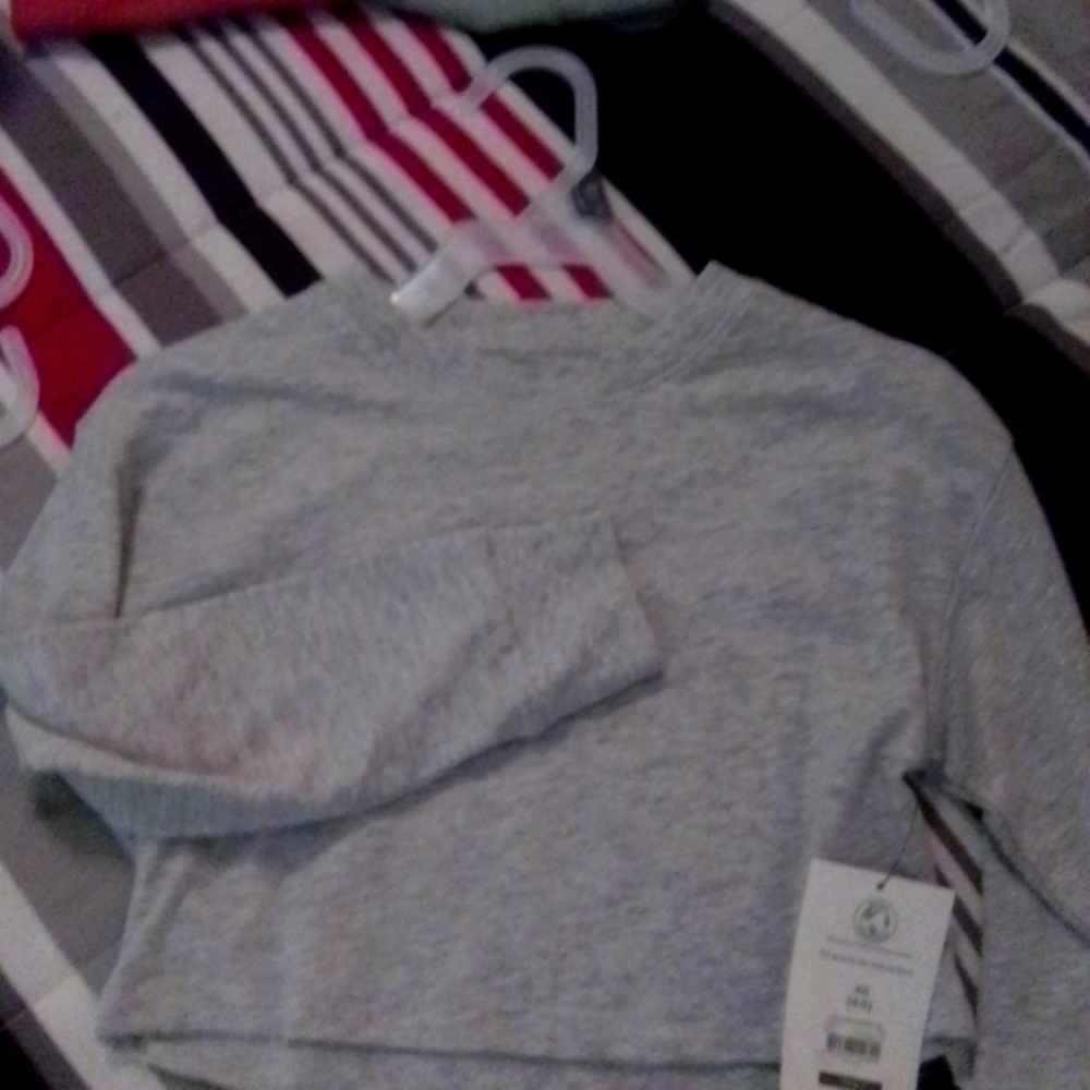 Boys size 5 long sleeve t-shirt "team player on back